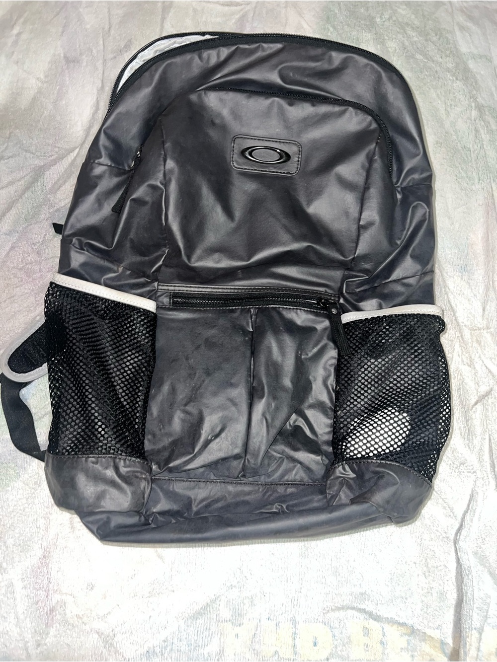 Oakley Charcoal Gray Men's Backpack with Mesh Side Pockets